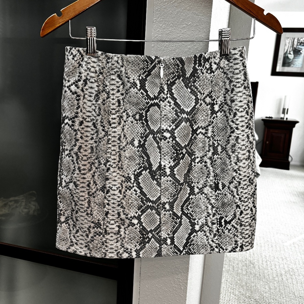 Lulus Vegan Leather Mini Skirt - Black & White Snake Print Size S/M - Picture 3 of 8